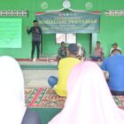 Satgas TMMD Reguler ke-129 Kodim 0102/Pidie bersama Dinas Pertanian Kabupaten Pidie memberikan penyuluhan pertanian, perkebunan, dan peternakan kepada masyarakat Desa Lhok Panah, Kecamatan Sakti, sebagai upaya meningkatkan pengetahuan dan produktivitas warga, Sabtu (8/8/2026). Foto: Dok. Istimewa