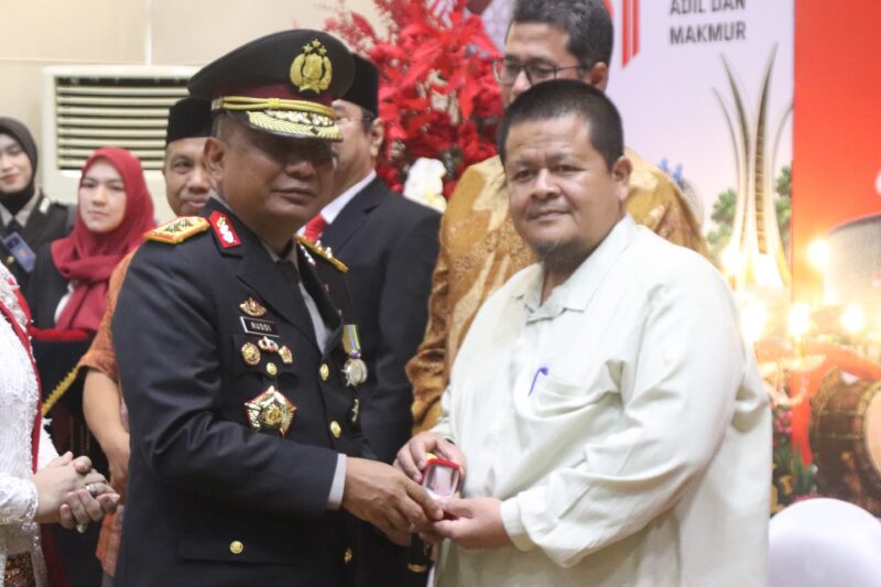Kapolda Aceh Irjen Pol. Ruddi Setiawan menghadiri rangkaian peringatan HUT ke-81 Kemerdekaan RI bersama unsur Forkopimda Aceh di Anjong Mon Mata, Senin (17/8/2026). Foto: Dok. Istimewa 