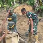 Personel Satgas TMMD Reguler ke-129 Kodim 0107/Aceh Selatan melakukan pengecoran kepala sisi kanan dan kiri jembatan box di Desa Kemumu Seberang, Kecamatan Labuhanhaji Timur, Jumat (7/8/2026). Foto: Dok. Istimewa 