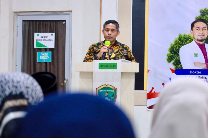 Plt Sekda Aceh Barat Kurdi membuka seminar Comprehensive Acute Cardiac Care Management di RSUD Cut Nyak Dhien Meulaboh, Sabtu (15/8/2026). Foto: Dok. Pemkab Aceh Barat