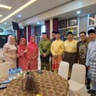 Ketua Umum DMDI Indonesia Datuk H. Said Aldi Al Idrus bersama jajaran pengurus dan perwakilan DMDI dari sejumlah negara berfoto bersama usai Rapimnas DMDI Indonesia di Hallroom Rahmat Gallery, Medan, Sabtu (22/8/2026). Foto: Dok. Istimewa 