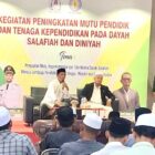 Ketua MPD Kabupaten Aceh Barat Drs. Adami Umar, M.Pd. saat membuka Workshop Peningkatan Mutu Pendidik dan Tenaga Kependidikan pada Dayah Salafiyah dan Diniyah di Aula Cabdin Aceh Barat, Kamis (3/9/2026). Foto: Dok. Istimewa 