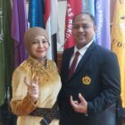 Pasangan suami istri DR. dr. Nucky Indra Praja, SpOT., M.Kes. bersama Dr. dr. Adv. Ineke Winda Ferianasari, SH., MH.Kes., C.Med., SpDVE., FINSDV., FAADV,.