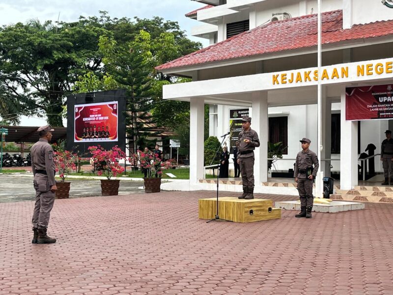 Kepala Kejaksaan Negeri Nagan Raya Arwin Adinata, S.H., M.H. saat menjadi Inspektur Upacara Peringatan Hari Lahir Kejaksaan Republik Indonesia ke-81 di halaman Kantor Kejari Nagan Raya, Rabu (2/9/2026). Foto: Dok. Istimewa 