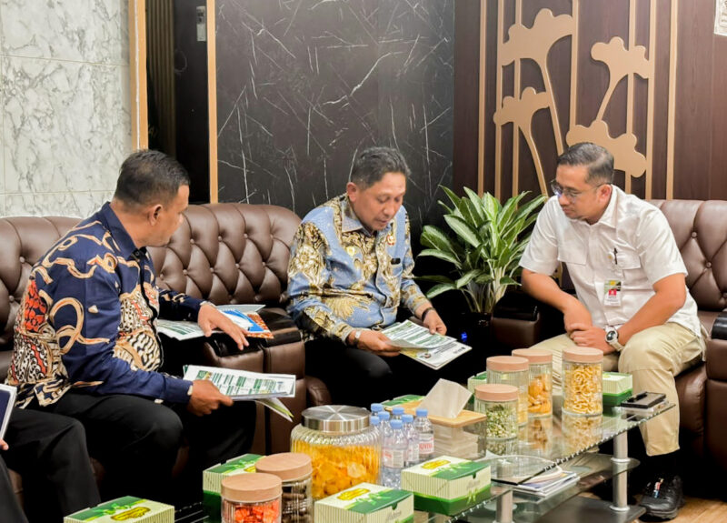 Bupati Pidie Jaya H. Sibral Malasyi bersama jajaran Pemerintah Kabupaten Pidie Jaya melakukan pertemuan dengan Sekretaris Jenderal Kementerian Pertanian Dr. Ir. Suwandi, M.Si., di Jakarta, Kamis (17/9/2026). Foto: Dok. Istimewa 
