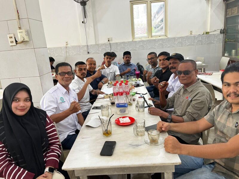 Pengurus SMSI Aceh Besar mengikuti rapat perdana persiapan pelantikan kepengurusan masa bakti 2026–2029 di Aceh Besar, Kamis (10/9/2026). Rapat membahas berbagai persiapan dan koordinasi menjelang pelantikan yang dijadwalkan Oktober 2026. Foto: Dok. SMSI Aceh Besar