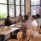 Wali Kota Banda Aceh Illiza Sa’aduddin Djamal saat membahas rencana pembangunan Hotel Aceh Heritage berbasis green building dan green energy bersama mitra pengembang di Jakarta, Kamis (17/9/2026). Foto: Dok. Diskominfo Kota Banda Aceh