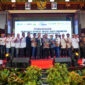 Ketua Umum SMSI Pusat Firdaus, Ketua SMSI Aceh Aldin NL bersama jajaran pengurus SMSI kabupaten/kota se-Aceh berfoto bersama usai pelantikan periode 2026-2029 di Anjong Mon Mata, Banda Aceh, Sabtu (5/9/2026). Foto: Dok. SMSI Aceh