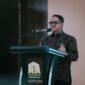 Plt. Sekretaris Daerah Aceh Taufik saat membacakan sambutan Gubernur Aceh Muzakir Manaf pada High Level Forum “Membangun Ekosistem Ekonomi Umat Melalui Sinergi Zakat, Infak, Wakaf, Ekonomi Haji dan Umrah” di Aula Kantor Bappeda Aceh, Kamis (3/9/2026). Foto: Dok. Istimewa 