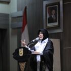Wali Kota Banda Aceh Illiza Sa’aduddin Djamal menyampaikan sambutan dalam kegiatan resmi Pemerintah Kota Banda Aceh. Illiza ditetapkan sebagai penerima PR INDONESIA Women Communication Leader Awards (PRIWOLA) 2026 kategori Special Awards, subkategori Kepala Daerah Perempuan Bereputasi, Kamis (10/9/2026). Foto: Dok. Istimewa 