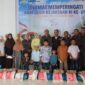 Usai menyantuni anak yatim, staf Kejari Pidie foto bersama di kantor Kejati setempat, Rabu (2/9/2026) (Foto.IST).