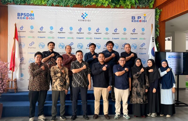 Persatuan Robotika Seluruh Indonesia (PRSI) bersama Balai Pelatihan Talenta Kementerian Komunikasi dan Digital (Komdigi) menggelar rapat strategis di Balai Pelatihan Talenta Komdigi, Cikarang, Bekasi, Jumat (4/9/2026).