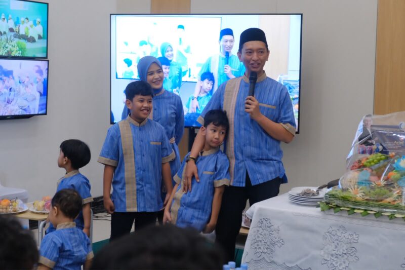 Tokoh kepemudaan M. Arief Rosyid Hasan menandai usia 40 tahun melalui tasyakuran, peluncuran buku, dan diskusi bertajuk “Memimpin Rute Baru Politik Islam” di Menteng, Jakarta Pusat.