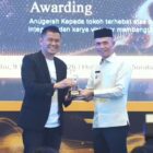 Wakil Bupati Abdya, Zaman Akli menerima penghargaan Ketik Awards . Foto. Dok. Teukunizar/noa.co.id