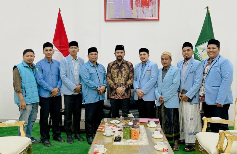 Bupati Aceh Timur, Usman Alfarlaky foto bersama pengurus BKPRMI di pendopo, Kamis (17/9/2026) (Foto.IST).