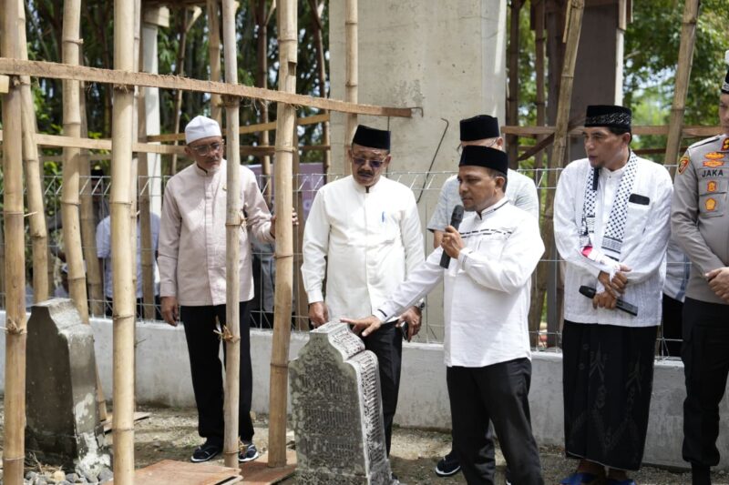 Bupati Pidie Sarjani Abdullah ziarah ke Makam Sultan Ma’rufsyah, dalam rangka Peuingat Uroe Lahee Pidie ke 515, di Gampong Dayah Tanoh, Kecamatan Pidie, Jumat (18/9/2026) (Foto.IST).