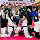 Atlet taekwondo Pidie foto bersama usai meraih 15 medali pada kejuaraan Piala Bupati Aceh Jaya di Calang beberapa hari yang lalu, (Foto.IST).