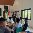 Dandim 0110 Abdya Letkol Inf Rana Mega Al-Amin saat memberikan sambutan pada kegiatan Komsos di Aula Makodim setempat. Foto. Dok. Teukunizar/nona.co.id