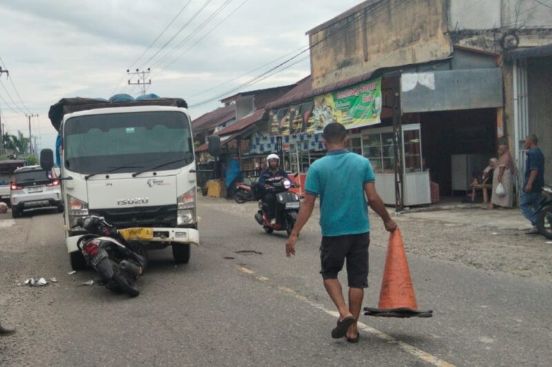 Kecelakaan dump truk di Kecamatan Kuala Batee. Foto. Dok. Teukunizar/noa.co.id