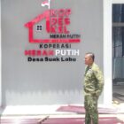 Dandim 0110 Abdya, Letkol Inf Rana Mega Al-Amin saat meninjau pengerjaan proyek pembangunan KDMP di Suak Labu. Foto. Dok. Teukunizar/noa.co.id