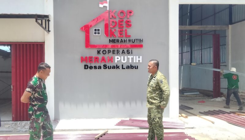 Dandim 0110 Abdya, Letkol Inf Rana Mega Al-Amin saat meninjau pengerjaan proyek pembangunan KDMP di Suak Labu. Foto. Dok. Teukunizar/noa.co.id
