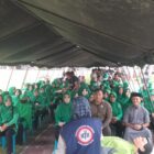 Dandim Abdya Letkol Inf. Rana Mega Al-Amin, S.I.P., yang didampingi oleh istrinya selaku Ketua Persit Kartika Chandra Kirana (KCK) Cabang XXXII Dim 0110/Abdya, yaitu Ny. Ifa Rana Mega serius mengikuti pelatihan bantuan hidup dasar dalam rangka HUT TNI. Foto. Dok. Teukunizar/noa.co.id