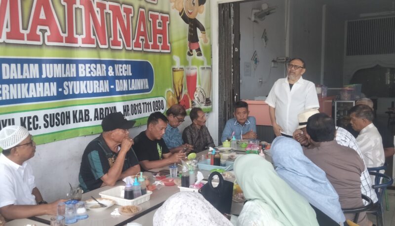 H. Firmandez memberikan sambutan pada roadshow Saudagar Aceh di Kabupaten Abdya. Foto. Dok. Teukunizar/noa.co.id