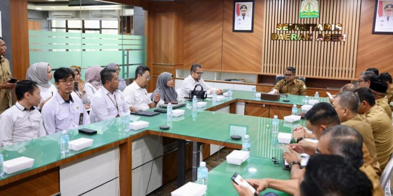 Plt. Sekda Aceh, Taufik, ST, M.Si, didampingi para Asisten Sekda Aceh, dan Kepala SKPA/Biro terkait, mengikuti Entry Meeting bersama Tim BPK-RI, di Ruang Rapat Sekda Aceh, Banda Aceh, Senin (31/8/2026). Foto: Dok. Biro Adpim Setda Aceh