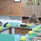 Plt. Sekda Aceh, Taufik, ST, M.Si, didampingi Asisten Administrasi Umum Sekda Aceh, Dr. A. Murtala, M.Si, Staf Ahli Gubernur Aceh Bidang Keistimewaan Aceh, Sumber Daya Manusia, dan Hubungan Kerja Sama, Dr. Husnan, ST, MP, dan para Kepala SKPA/Biro terkait, saat menerima audiensi jajaran Komisi Penyiaran Indonesia (KPI) Aceh, di Ruang Rapat Sekda Aceh, Banda Aceh Selasa, (1/9/2026). Foto: Dok. Biro Adpim Setda Aceh 