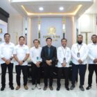 Ketua DPRK Banda Aceh Irwansyah, ST foto bersama Manajer PLN UP3 Banda Aceh Husni dan jajaran terkait kondisi kelistrikan serta kesiapsiagaan menghadapi bencana, Senin (31/8/2026). Foto: Dok. DPRK Banda Aceh