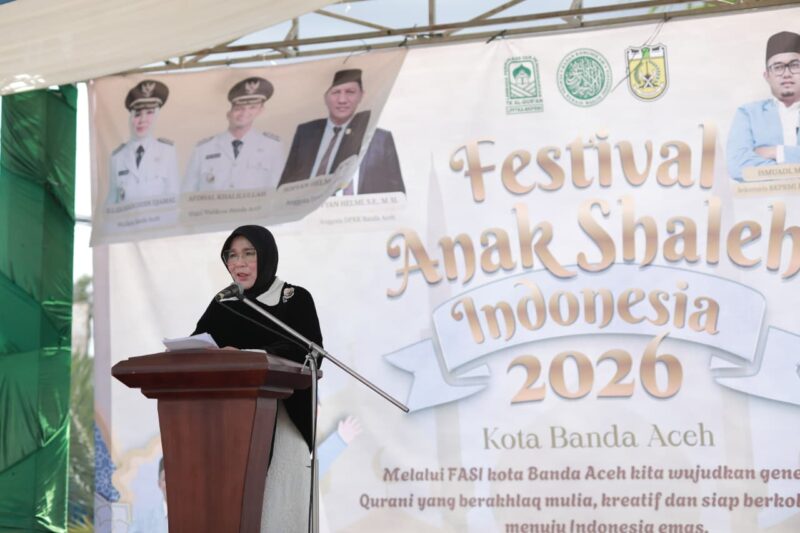 Wali Kota Banda Aceh Illiza Sa’aduddin Djamal menyampaikan sambutan pada pembukaan FASI Kota Banda Aceh 2026 di Masjid Jamik Lueng Bata, Senin (7/9/2026). Foto: Dok. Prokopim Kota Banda Aceh