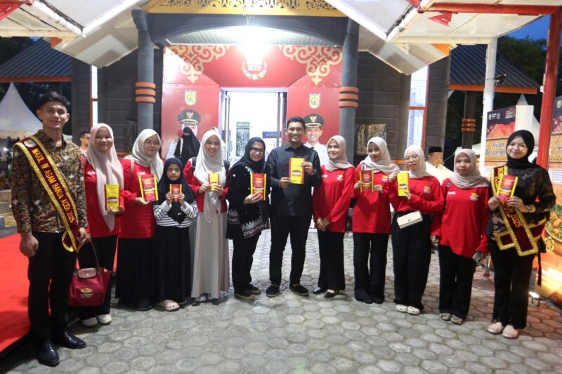 Wakil Wali Kota Banda Aceh Afdhal Khalilullah bersama Ketua TP-PKK Kota Banda Aceh Dessy Maulidha Azwar dan rombongan Dekranasda Banda Aceh menghadiri pembukaan Aceh Culinary Festival 2026 di Taman Sulthanah Safiatuddin, Banda Aceh, Jumat (11/9/2026). Foto: Dok. Prokopim Kota Banda Aceh