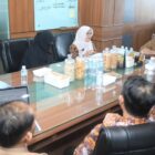 Plt. Sekda Aceh, Taufik, ST, M.Si, didampingi Kepala Biro Hukum Setda Aceh, Dr. Amrizal J. Prang, SH,LL.M, menerima silaturahmi dan audiensi Kepala Perwakilan BKKBN Aceh, Safrina Salim, BKKBN Aceh beserta jajaran di Ruang Kerja Sekda Aceh, Banda Aceh, Selasa, (15/9/2026). Foto: Dok. Biro Adpim Setda Aceh 