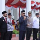 Bupati Aceh Barat Tarmizi, S.P., M.M., memimpin upacara peringatan Hari Pendidikan Daerah (Hardikda) ke-67 di halaman Kantor Dinas Pendidikan dan Kebudayaan Aceh Barat, Senin (14/9/2026). Foto: Dok. Pemkab Aceh Barat