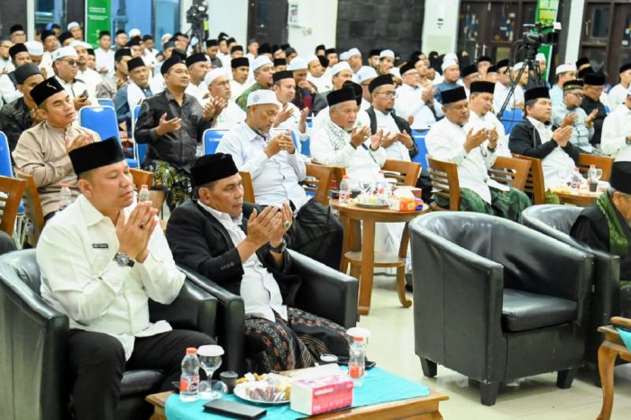 Bupati Aceh Besar, H Muharram Idris hadiri Milad Himpunan Ulama Dayah Aceh (HUDA) Ke 27 di Asrama Haji, Banda Aceh, Senin (14/9/2026) malam. Foto: Dok. MC Aceh Besar