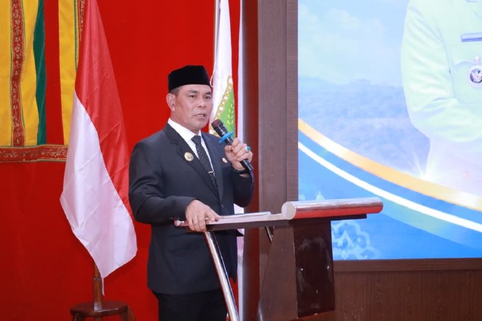 Bupati Aceh Besar H. Muharram Idris menyampaikan sambutan dan arahan pada Pengukuhan LKKS Kabupaten Aceh Besar Masa Bakti 2025–2030 di Meuligoe Bupati Aceh Besar, Kota Jantho, Rabu (16/9/2026). Foto: Dok. MC Aceh Besar