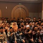Wakil Gubernur Aceh, H. Fadhlullah, foto bersama saat bersilaturahmi dengan para peserta dan pelatih khafilah Aceh yang mengikuti ajang MTQ Nasional XXXI tahun 2026 serta Mahasiswa-Mahasiswi asal Aceh, di Semarang, Sabtu, (19/9/2026). Foto: Dok. Biro Adpim Setda Aceh 