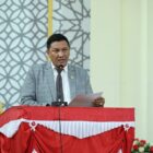 Juru Bicara Fraksi PAN DPRK Banda Aceh Sofyan Helmi menyampaikan pandangan akhir fraksi terhadap Raqan Perubahan APBK Banda Aceh Tahun Anggaran 2026 dalam rapat paripurna DPRK Banda Aceh, Senin (21/9/2026) malam. Foto: Dok. DPRK Kota Banda Aceh