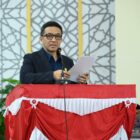 Juru Bicara Fraksi Partai Demokrat DPRK Banda Aceh Royes Ruslan menyampaikan pandangan fraksi terkait Rancangan Qanun Perubahan APBK Banda Aceh Tahun Anggaran 2026 dalam rapat paripurna DPRK Banda Aceh, Senin (21/9/2026) malam. Foto: Dok. DPRK Banda Aceh