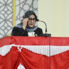 Juru bicara Fraksi NasDem DPRK Banda Aceh, Hj. Efiaty Z, A.Md., saat menyampaikan pandangan fraksi terhadap Rancangan Qanun Perubahan APBK Banda Aceh Tahun Anggaran 2026 dalam rapat paripurna, Selasa (15/9/2026). Foto: Dok. DPRK Banda Aceh