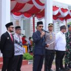 Bupati Aceh Barat Tarmizi, S.P., M.M., memimpin upacara peringatan Hari Pendidikan Daerah (Hardikda) ke-67 di halaman Kantor Dinas Pendidikan dan Kebudayaan Aceh Barat, Senin (14/9/2026). Foto: Dok. Istimewa