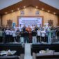 General Manager Solusi Bangun Andalas, R. Adi Santosa berfoto bersama Kepala Bappeda Kabupaten Aceh Besar, Agus Husni, S.P., Kepala DPMPTSP Aceh Besar, Andria Shahputra, S.E., M.M., Kadinkes Aceh Besar, Ns. Rina Karmila, S.Kep., M.Kep., jajaran Forkopimcam, tokoh masyarakat, penerima manfaat program CSR, tim Rumah Zakat, Rumah Amal USK, Rumoh Pangan Aceh, Islamic Relief serta para pemangku kepentingan lainnya. Foto: Dok. Media Center Aceh Besar