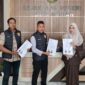 Penyidik Unit IV PPA Satreskrim Polres Bener Meriah menyerahkan berkas perkara tahap I kasus kekerasan terhadap anak kepada Kejaksaan Negeri Bener Meriah, Rabu (2/9/2026). Foto: Dok. Istimewa 