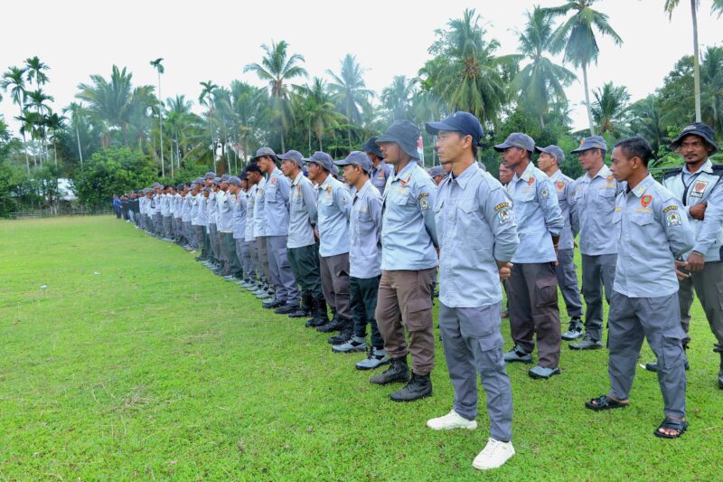 Sebanyak 470 anggota Satlinmas dan Satgas Pageu Gampong dari 94 desa mengikuti Apel Siaga yang digelar Pemerintah Kabupaten Aceh Barat di Kecamatan Woyla, Kamis (10/9/2026). Foto: Dok. Istimewa 