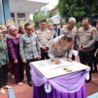 Kapolda Aceh Irjen Pol. Ruddi Setiawan saat meresmikan Gedung Rueng Seumangat Presisi Polda Aceh yang ditandai dengan penandatanganan prasasti, Rabu (16/9/2026). Foto: Dok. Istimewa 
