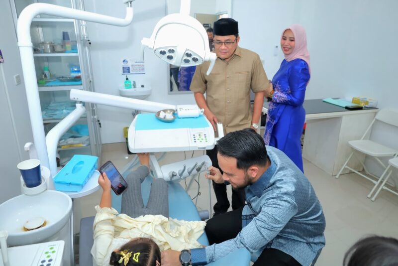 Wakil Bupati Aceh Barat Said Fadheil, S.H., meninjau fasilitas Klinik Mitra Medika Meulaboh usai grand opening di Desa Langung, Kecamatan Meureubo, Senin (14/9/2026). Foto: Dok. Istimewa 
