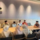 Bupati Aceh Besar H. Muharram Idris bersilaturahmi dengan putra-putri Aceh Besar yang tergabung dalam Kafilah Aceh pada MTQ di Kota Semarang. Foto: Dok. Prokopim Pemkab Aceh Besar