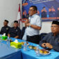 Anggota DPR-RI Muslim Ayub, Kanan, Wakil Bupati Nusar Amin Kiri, saat menghadiri jumpa para kader di Kantor Nasdem, Kabupaten Simeulue. Foto:Dok. Argam/Noa.co.id.