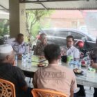 Jajaran Polres Nagan Raya bersama unsur Muspika dan tokoh masyarakat mengikuti kegiatan silaturahmi untuk memperkuat kemitraan dalam menjaga kamtibmas dan mencegah narkoba, Rabu (28/10/2026). Foto: Dok. Istimewa