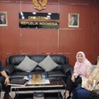 Anggota DPRK Nagan Raya Zulkarnain, S.H., bersama perwakilan Ombudsman Republik Indonesia dalam pertemuan untuk menyampaikan aspirasi terkait kewenangan pemerintah kabupaten/kota di Aceh dalam pengelolaan sumber daya alam di Jakarta. Foto: Dok. Istimewa